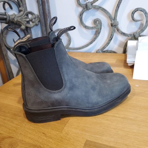 Blundstone Shoes - Blundstone Rustic Black Chelsea Dress Boot  7.5
